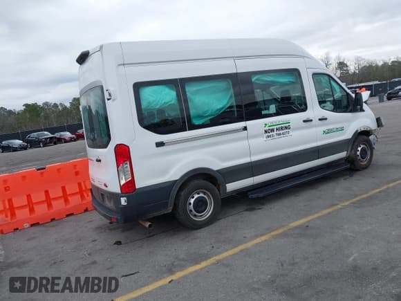 ✅ 2022 Ford Transit Passenger XL • VIN: 1FBAX2X8XNKA05889 • Lot: 41602184. Wystawiony na IAAI z przebiegiem 30 055 mil. Bezpłatny archiwum sprzedaży aukcyjnych z USA i szczegółowy raport historii pojazdu na DreamBid. Zdjęcie 4.