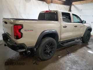✅ 2023 Chevrolet Colorado 4WD Trail Boss • VIN: 1GCPTEEKXP1160968 • Лот: 57689353. Опубликован ранее на Copart с пробегом 235 миль. Бесплатный доступ к архиву аукционных продаж из США и подробный отчёт об истории автомобиля на DreamBid. Изображение 3.