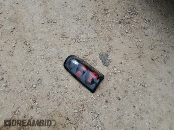 ✅ 1999 Chevrolet Silverado 1500 • VIN: 1GCEC14WXXZ213190 • Лот: 87797875. Опубликован ранее на Copart с пробегом 222 982 миль. Бесплатный доступ к архиву аукционных продаж из США и подробный отчёт об истории автомобиля на DreamBid. Изображение 12.