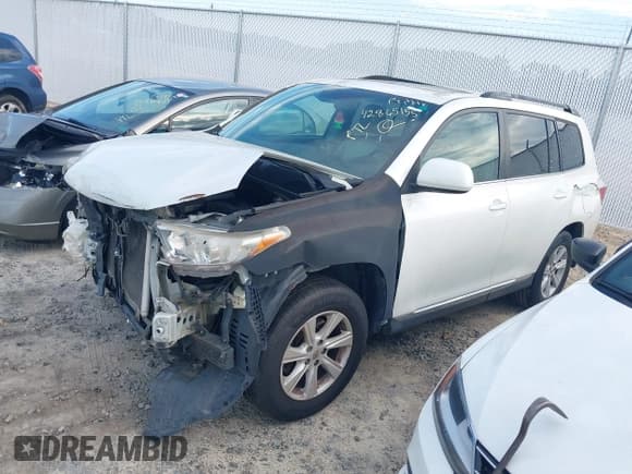 ✅ 2012 Toyota Highlander • VIN: 5TDZK3EH6CS052557 • Lot: 42865155. Wystawiony na IAAI z przebiegiem 383 621 mil. Bezpłatny archiwum sprzedaży aukcyjnych z USA i szczegółowy raport historii pojazdu na DreamBid. Zdjęcie 17.