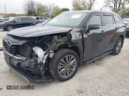 ✅ 2022 Toyota Highlander Platinum • VIN: 5TDFZRBH8NS166228 • Lot: 43563485. Wystawiony na IAAI z przebiegiem 55 834 mil. Bezpłatny archiwum sprzedaży aukcyjnych z USA i szczegółowy raport historii pojazdu na DreamBid. Zdjęcie 2.