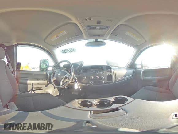 ✅ 2008 Chevrolet Silverado 2500HD 1LT • VIN: 1GCHK29K68E197574 • Lot: 52921025. Wystawiony na Copart z przebiegiem 105 066 mil. Bezpłatny archiwum sprzedaży aukcyjnych z USA i szczegółowy raport historii pojazdu na DreamBid. Zdjęcie 13.