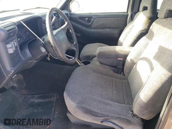 ✅ 1997 Chevrolet S-10 LS • VIN: 1GCCS19X6V8205604 • Лот: 86104534. Опубликован ранее на Copart с пробегом 83 384 миль. Бесплатный доступ к архиву аукционных продаж из США и подробный отчёт об истории автомобиля на DreamBid. Изображение 7.