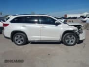 ✅ 2018 Toyota Highlander Limited • VIN: 5TDYZRFH0JS281323 • Lot: 43661547. Wystawiony na IAAI z przebiegiem 175 260 mil. Bezpłatny archiwum sprzedaży aukcyjnych z USA i szczegółowy raport historii pojazdu na DreamBid. Zdjęcie 14.