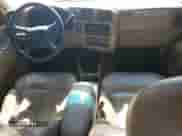 2001 Chevrolet Blazer LT z VIN 1GNDT13W812221860, wystawiony jako Copart lot #74085514 z przebiegiem Nie podano mil oraz Szkoda całkowita • Salvage title. Historia ofert i sprzedaży dostępna na DreamBid. Obrazek 8.