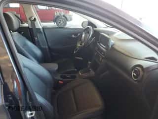 2018 Hyundai Kona Limited с VIN KM8K33A57JU079040, выставлен на аукционе Copart как лот 64761652 с пробегом 66 304 миль миль и . История ставок и продаж доступна на DreamBid. Изображение 5.