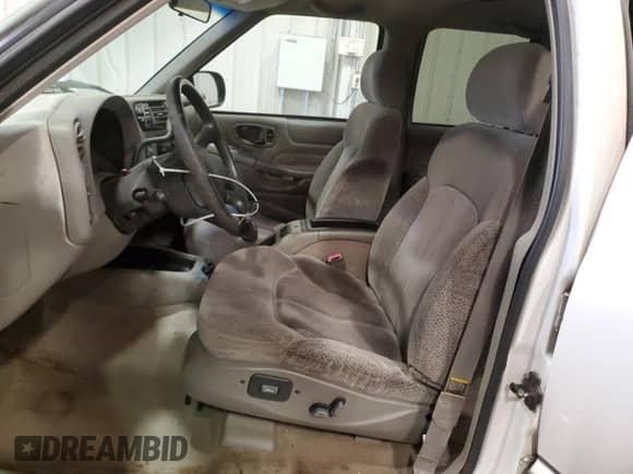 2000 Chevrolet Blazer LT z VIN 1GNDT13W4Y2109549, wystawiony jako Copart lot #79414994 z przebiegiem 133 338 mil mil oraz Szkoda całkowita • Salvage title. Historia ofert i sprzedaży dostępna na DreamBid. Obrazek 7.