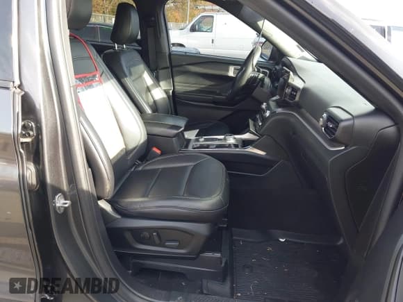 ✅ 2020 Ford Explorer XLT • VIN: 1FMSK8DH9LGB88851 • Lot: 43546314. Wystawiony na IAAI z przebiegiem 85 988 mil. Bezpłatny archiwum sprzedaży aukcyjnych z USA i szczegółowy raport historii pojazdu na DreamBid. Zdjęcie 5.