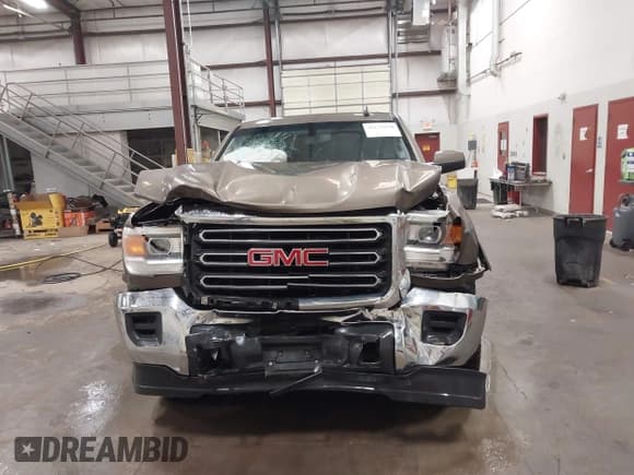 ✅ 2015 GMC Sierra 2500HD SLE • VIN: 1GT22YEG2FZ529784 • Lot: 41670490. Listed on IAAI with 179,453 mi. Free auction sales archive from the USA and detailed vehicle history report at DreamBid. Image 12.
