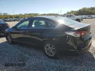 2017 Hyundai Sonata SE z VIN 5NPE24AF0HH460431, wystawiony jako Copart lot #85575885 z przebiegiem 166 833 mil mil oraz Szkoda całkowita • Salvage title. Historia ofert i sprzedaży dostępna na DreamBid. Obrazek 2.