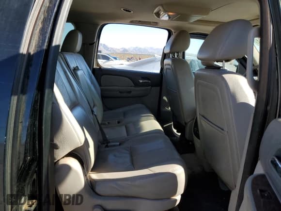 ✅ 2013 Chevrolet Suburban LT • VIN: 1GNSKJE70DR218432 • Lot: 66744264. Wystawiony na Copart z przebiegiem 208 590 mil. Bezpłatny archiwum sprzedaży aukcyjnych z USA i szczegółowy raport historii pojazdu na DreamBid. Zdjęcie 11.