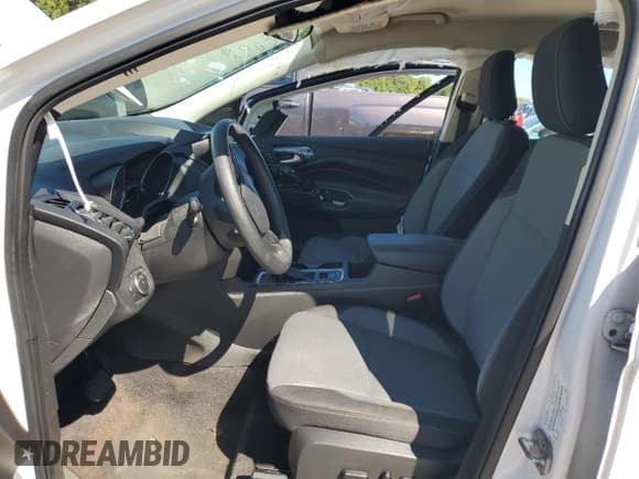 ✅ 2019 Ford Escape SE • VIN: 1FMCU9GD5KUA43755 • Lot: 70180195. Wystawiony na Copart z przebiegiem 141 728 mil. Bezpłatny archiwum sprzedaży aukcyjnych z USA i szczegółowy raport historii pojazdu na DreamBid. Zdjęcie 7.