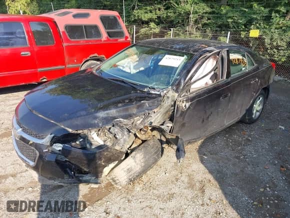 2014 Chevrolet Malibu LS with VIN 1G11B5SL2EF124433, listed as a IAAI auction lot 42879213 with 163,723 mi miles and . Bid and sale history available at DreamBid. Image 2.