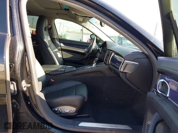 ✅ 2012 Porsche Panamera • VIN: WP0AA2A76CL071800 • Lot: 41978778. Wystawiony na IAAI z przebiegiem 125 092 mil. Bezpłatny archiwum sprzedaży aukcyjnych z USA i szczegółowy raport historii pojazdu na DreamBid. Zdjęcie 5.