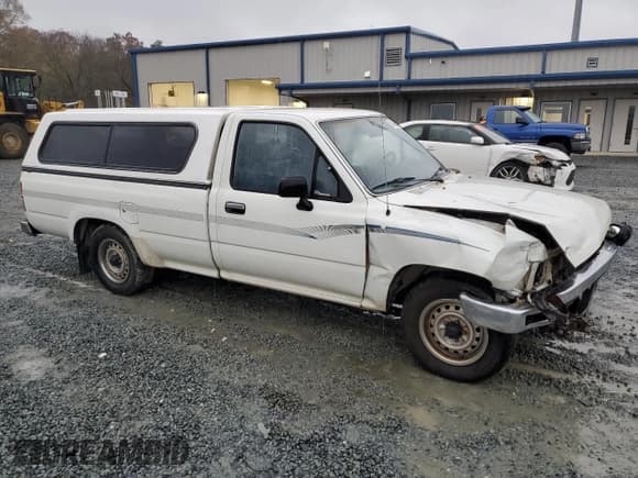 ✅ 1991 Toyota Pickup DLX • VIN: JT4RN82P5M5035742 • Lot: 84408204. Listed on Copart with 159,030 mi. Free auction sales archive from the USA and detailed vehicle history report at DreamBid. Image 4.
