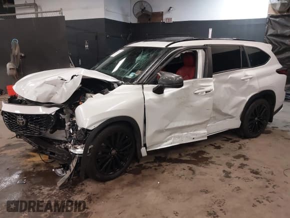 ✅ 2023 Toyota Highlander L • VIN: 5TDKDRBH1PS019040 • Lot: 42312270. Listed on IAAI with Not provided. Free auction sales archive from the USA and detailed vehicle history report at DreamBid. Image 2.