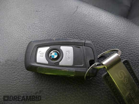 ✅ 2015 BMW 3 Series 328i xDrive • VIN: WBA3B3C57FJ985378 • Лот: 43494552. Опубликован ранее на IAAI с пробегом 122 079 миль. Бесплатный доступ к архиву аукционных продаж из США и подробный отчёт об истории автомобиля на DreamBid. Изображение 11.