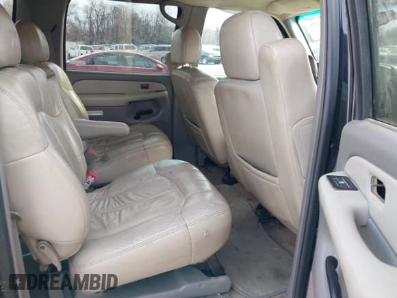 ✅ 2000 Chevrolet Suburban LT • VIN: 3GNGK26U0YG197958 • Лот: 41506196. Опубликован ранее на IAAI с пробегом 229 657 миль. Бесплатный доступ к архиву аукционных продаж из США и подробный отчёт об истории автомобиля на DreamBid. Изображение 8.