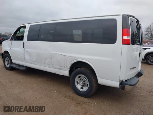 ✅ 2020 Chevrolet Express Passenger LT • VIN: 1GAZGPFG4L1121251 • Lot: 41306415. Wystawiony na IAAI z przebiegiem 77 060 mil. Bezpłatny archiwum sprzedaży aukcyjnych z USA i szczegółowy raport historii pojazdu na DreamBid. Zdjęcie 3.