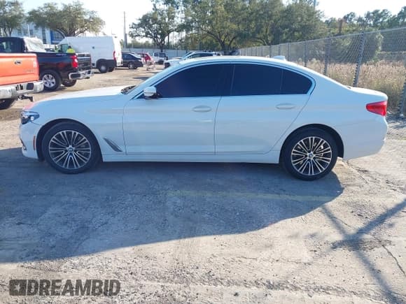 ✅ 2019 BMW 5 Series 530i xDrive • VIN: WBAJA7C58KWC77674 • Лот: 43717345. Опубликован ранее на IAAI с пробегом 97 457 миль. Бесплатный доступ к архиву аукционных продаж из США и подробный отчёт об истории автомобиля на DreamBid. Изображение 14.