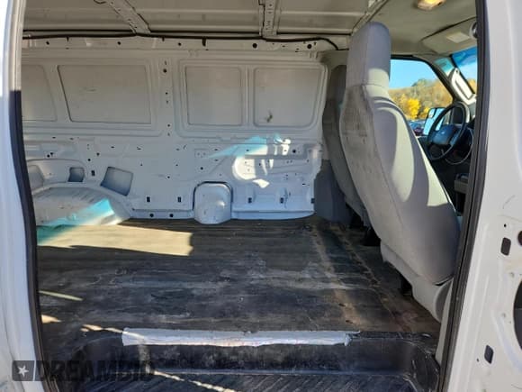 ✅ 2011 Ford Econoline Cargo Commercial • VIN: 1FTNE1EW0BDA66439 • Lot: 90088595. Listed on Copart with 146,472 mi. Free auction sales archive from the USA and detailed vehicle history report at DreamBid. Image 11.