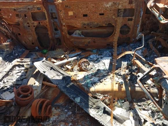 2005 Chevrolet Tahoe LT with VIN 1GNEC13T35R103223, listed as a IAAI auction lot 42165644 with Not provided miles and . Bid and sale history available at DreamBid. Image 5.