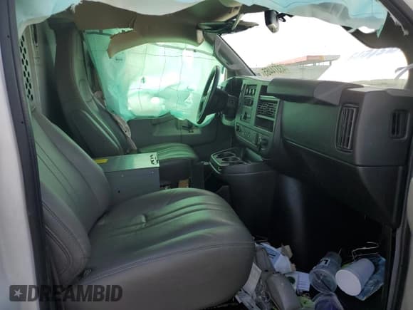 ✅ 2021 Chevrolet Express Cargo • VIN: 1GCWGAF71M1238228 • Lot: 43374465. Wystawiony na Copart z przebiegiem 71 117 mil. Bezpłatny archiwum sprzedaży aukcyjnych z USA i szczegółowy raport historii pojazdu na DreamBid. Zdjęcie 7.