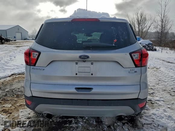 ✅ 2019 Ford Escape SE • VIN: 1FMCU9GD1KUB51645 • Лот: 95333675. Опубликован ранее на Copart с пробегом 85 719 миль. Бесплатный доступ к архиву аукционных продаж из США и подробный отчёт об истории автомобиля на DreamBid. Изображение 6.