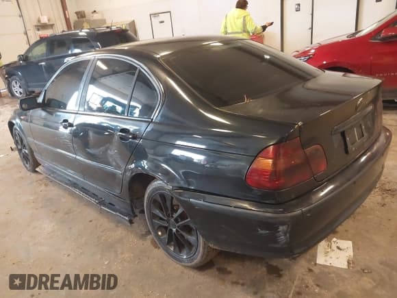 ✅ 2003 BMW 3 Series 330xi • VIN: WBAEW53423PG23521 • Lot: 43504324. Wystawiony na IAAI z przebiegiem 174 477 mil. Bezpłatny archiwum sprzedaży aukcyjnych z USA i szczegółowy raport historii pojazdu na DreamBid. Zdjęcie 3.