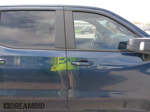 ✅ 2020 Chevrolet Silverado 1500 RST • VIN: 3GCUYEED0LG258618 • Lot: 43463681. Listed on IAAI with 137,129 mi. Free auction sales archive from the USA and detailed vehicle history report at DreamBid. Image 13.