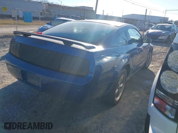 ✅ 2006 Ford Mustang Standard • VIN: 1ZVHT80NX65232392 • Lot: 43809271. Listed on IAAI with Not provided. Free auction sales archive from the USA and detailed vehicle history report at DreamBid. Image 4.