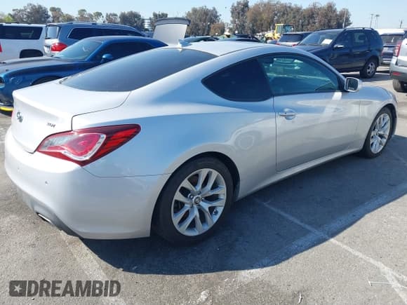 ✅ 2014 Hyundai Genesis Coupe Premium • VIN: KMHHT6KD1EU119779 • Lot: 41847103. Wystawiony na IAAI z przebiegiem 98 236 mil. Bezpłatny archiwum sprzedaży aukcyjnych z USA i szczegółowy raport historii pojazdu na DreamBid. Zdjęcie 4.