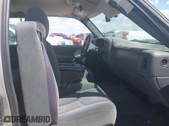 ✅ 2004 Chevrolet Silverado 2500HD LS • VIN: 1GCHK29U64E347985 • Lot: 43203803. Wystawiony na IAAI z przebiegiem 137 012 mil. Bezpłatny archiwum sprzedaży aukcyjnych z USA i szczegółowy raport historii pojazdu na DreamBid. Zdjęcie 5.