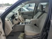 ✅ 2010 Ford Escape XLT • VIN: 1FMCU9D74AKC72632 • Lot: 60839115. Wystawiony na Copart z przebiegiem 164 985 mil. Bezpłatny archiwum sprzedaży aukcyjnych z USA i szczegółowy raport historii pojazdu na DreamBid. Zdjęcie 7.