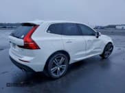 ✅ 2021 Volvo XC60 Momentum • VIN: YV4102DK3M1880572 • Lot: 95464005. Wystawiony na Copart z przebiegiem 42 134 mil. Bezpłatny archiwum sprzedaży aukcyjnych z USA i szczegółowy raport historii pojazdu na DreamBid. Zdjęcie 3.