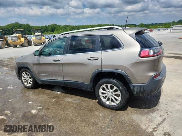 ✅ 2019 Jeep Cherokee Latitude • VIN: 1C4PJLCX0KD131785 • Лот: 67344605. Опубликован ранее на Copart с пробегом 79 051 миль. Бесплатный доступ к архиву аукционных продаж из США и подробный отчёт об истории автомобиля на DreamBid. Изображение 2.