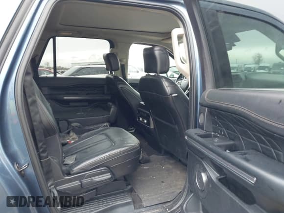 ✅ 2020 Ford Expedition Max Platinum • VIN: 1FMJK1MT8LEA77565 • Lot: 43573163. Wystawiony na IAAI z przebiegiem 111 132 mil. Bezpłatny archiwum sprzedaży aukcyjnych z USA i szczegółowy raport historii pojazdu na DreamBid. Zdjęcie 8.