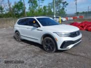 ✅ 2023 Volkswagen Tiguan SE R-Line Black • VIN: 3VVCB7AX9PM042025 • Lot: 41913943. Wystawiony na IAAI z przebiegiem 114 097 mil. Bezpłatny archiwum sprzedaży aukcyjnych z USA i szczegółowy raport historii pojazdu na DreamBid. Zdjęcie 1.