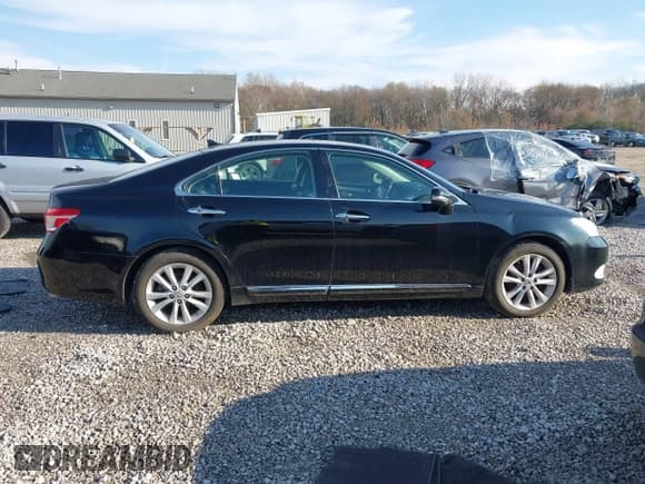 ✅ 2011 Lexus ES 330 • VIN: JTHBK1EG8B2456428 • Лот: 43751755. Опубликован ранее на IAAI с пробегом 251 145 миль. Бесплатный доступ к архиву аукционных продаж из США и подробный отчёт об истории автомобиля на DreamBid. Изображение 13.