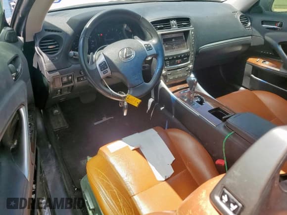 ✅ 2011 Lexus IS 250 C • VIN: JTHFF2C2XB2519905 • Lot: 62572845. Wystawiony na Copart z przebiegiem 118 492 mil. Bezpłatny archiwum sprzedaży aukcyjnych z USA i szczegółowy raport historii pojazdu na DreamBid. Zdjęcie 8.