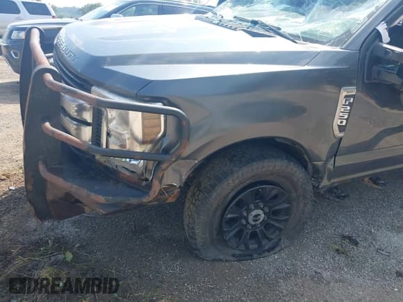 ✅ 2019 Ford F-250 XL • VIN: 1FT7W2B67KEE19558 • Lot: 42867376. Listed on IAAI with 181,508 mi. Free auction sales archive from the USA and detailed vehicle history report at DreamBid. Image 14.