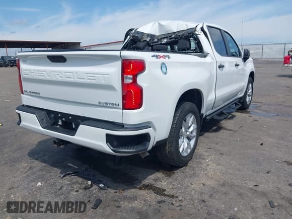✅ 2022 Chevrolet Silverado 1500 Custom • VIN: 3GCPYBEK4NG189834 • Lot: 42136171. Wystawiony na IAAI z przebiegiem 95 440 mil. Bezpłatny archiwum sprzedaży aukcyjnych z USA i szczegółowy raport historii pojazdu na DreamBid. Zdjęcie 4.