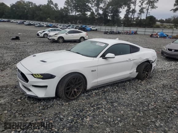 ✅ 2020 Ford Mustang GT • VIN: 1FA6P8CF7L5185410 • Lot: 90305915. Wystawiony na Copart z przebiegiem 61 714 mil. Bezpłatny archiwum sprzedaży aukcyjnych z USA i szczegółowy raport historii pojazdu na DreamBid. Zdjęcie 1.