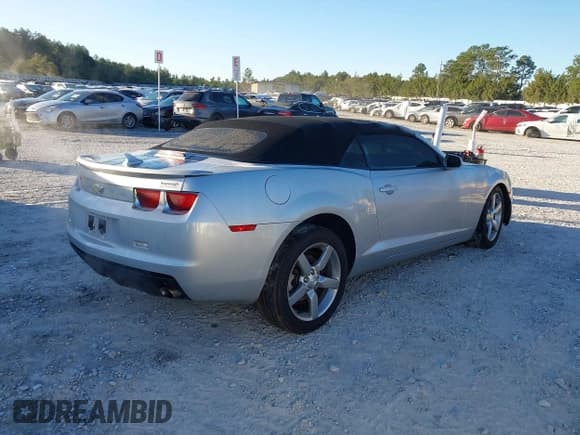 ✅ 2012 Chevrolet Camaro 1LT • VIN: 2G1FB3D35C9116372 • Lot: 43682254. Wystawiony na IAAI z przebiegiem 111 452 mil. Bezpłatny archiwum sprzedaży aukcyjnych z USA i szczegółowy raport historii pojazdu na DreamBid. Zdjęcie 4.