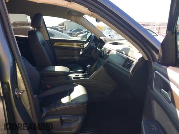 ✅ 2021 Volkswagen Atlas SE • VIN: 1V2HR2CA4MC596998 • Лот: 43588050. Опубликован ранее на IAAI с пробегом 114 935 миль. Бесплатный доступ к архиву аукционных продаж из США и подробный отчёт об истории автомобиля на DreamBid. Изображение 5.