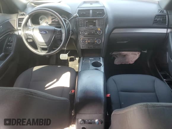 ✅ 2018 Ford Police Interceptor Utility • VIN: 1FM5K8AR2JGC77295 • Lot: 51381925. Wystawiony na Copart z przebiegiem 123 706 mil. Bezpłatny archiwum sprzedaży aukcyjnych z USA i szczegółowy raport historii pojazdu na DreamBid. Zdjęcie 8.