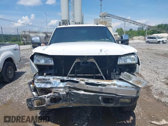 ✅ 2005 Chevrolet Silverado 2500HD LT • VIN: 1GCHK23285F967353 • Lot: 42746677. Wystawiony na IAAI z przebiegiem Nie podano. Bezpłatny archiwum sprzedaży aukcyjnych z USA i szczegółowy raport historii pojazdu na DreamBid. Zdjęcie 12.