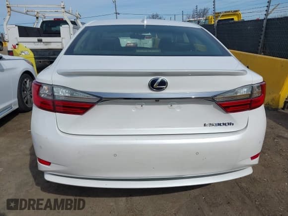 ✅ 2016 Lexus ES 300h • VIN: JTHBW1GG4G2114905 • Lot: 41674486. Listed on IAAI with 185,835 mi. Free auction sales archive from the USA and detailed vehicle history report at DreamBid. Image 17.