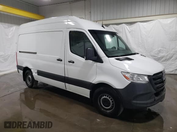 ✅ 2021 Mercedes-Benz Sprinter Cargo • VIN: W1Y4EBHY2MT057616 • Lot: 64847084. Listed on Copart with 88,142 mi. Free auction sales archive from the USA and detailed vehicle history report at DreamBid. Image 4.