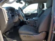 ✅ 2022 Chevrolet Silverado 1500 Custom Trail Boss • VIN: 3GCPYCEL9NG206142 • Lot: 79852624. Wystawiony na Copart z przebiegiem 35 778 mil. Bezpłatny archiwum sprzedaży aukcyjnych z USA i szczegółowy raport historii pojazdu na DreamBid. Zdjęcie 7.